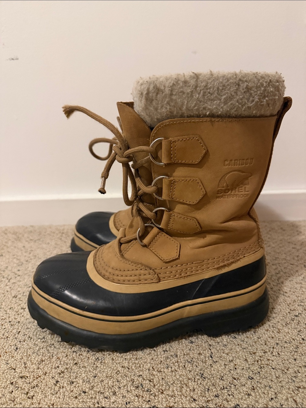 Insulated Sorel Women's Tan and Black Winter Lace-Up Boots with Faux Fur - Picture 4 of 8